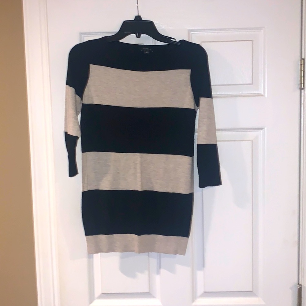 Ann Taylor size small 3/4 sleeve sweater